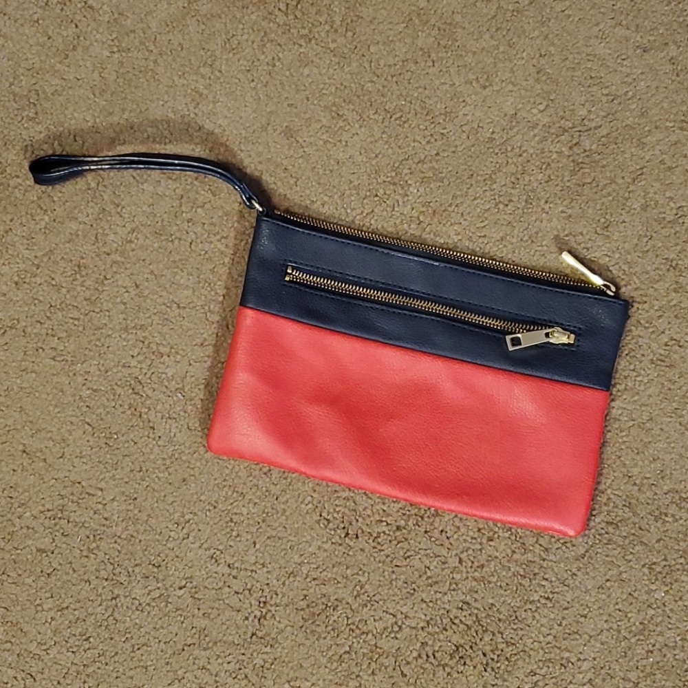 Gap  wristlet